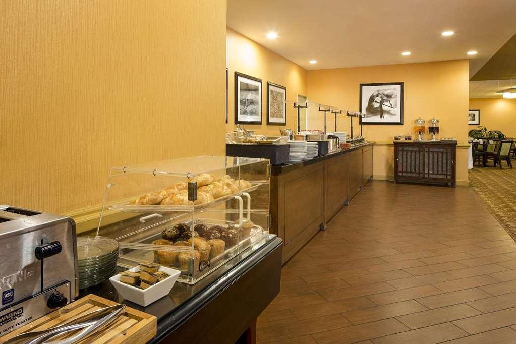 Doubletree By Hilton Hotel Raleigh - Brownstone - University Ресторант снимка