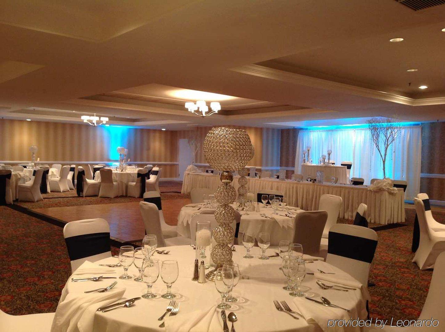 Doubletree By Hilton Hotel Raleigh - Brownstone - University Екстериор снимка
