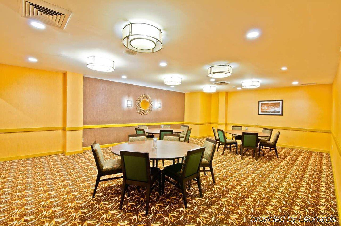 Doubletree By Hilton Hotel Raleigh - Brownstone - University Екстериор снимка