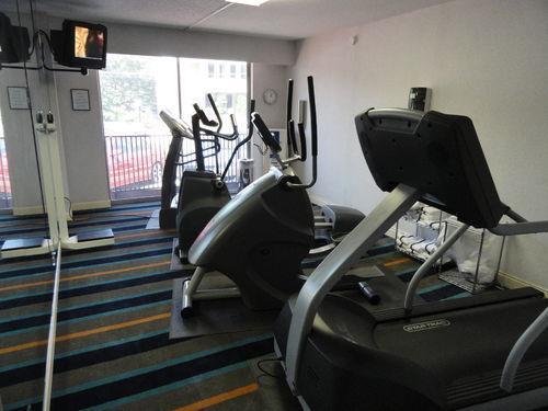 Doubletree By Hilton Hotel Raleigh - Brownstone - University Съоръжения снимка