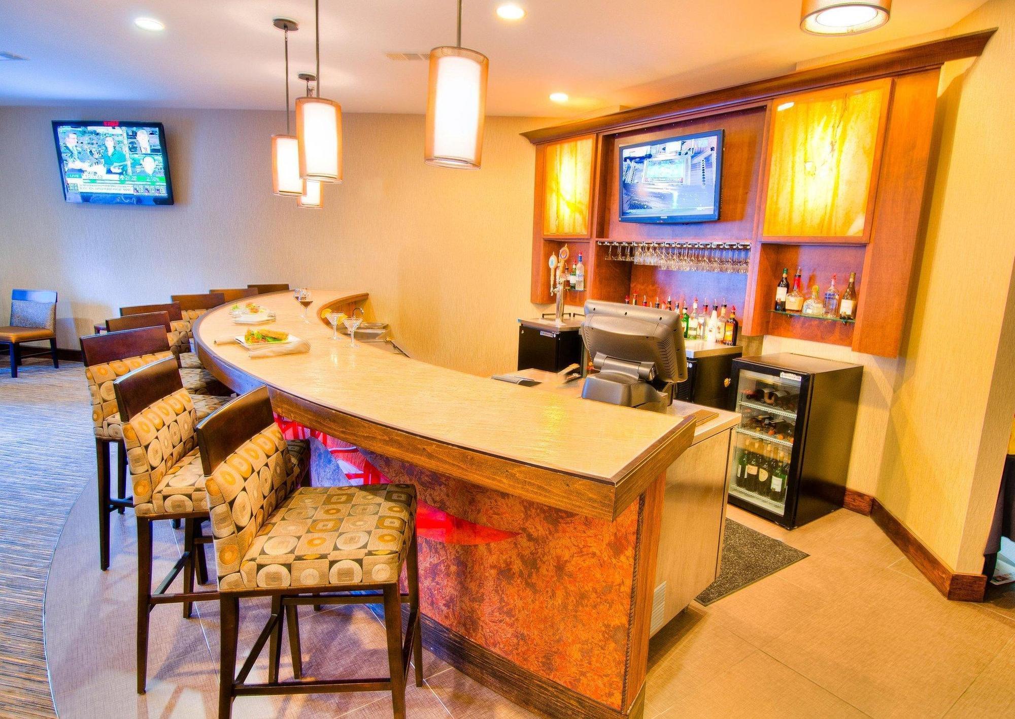 Doubletree By Hilton Hotel Raleigh - Brownstone - University Екстериор снимка