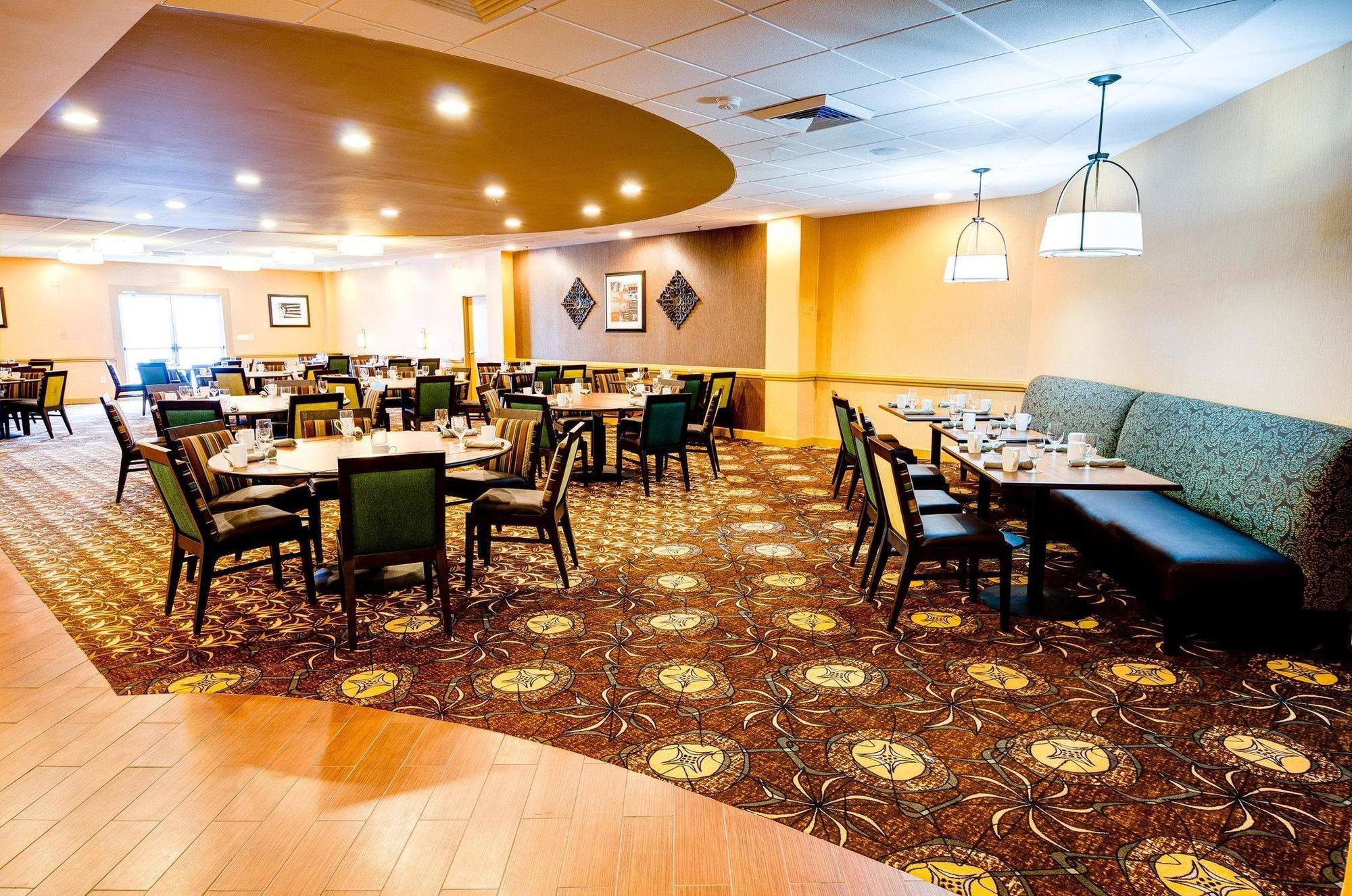 Doubletree By Hilton Hotel Raleigh - Brownstone - University Екстериор снимка