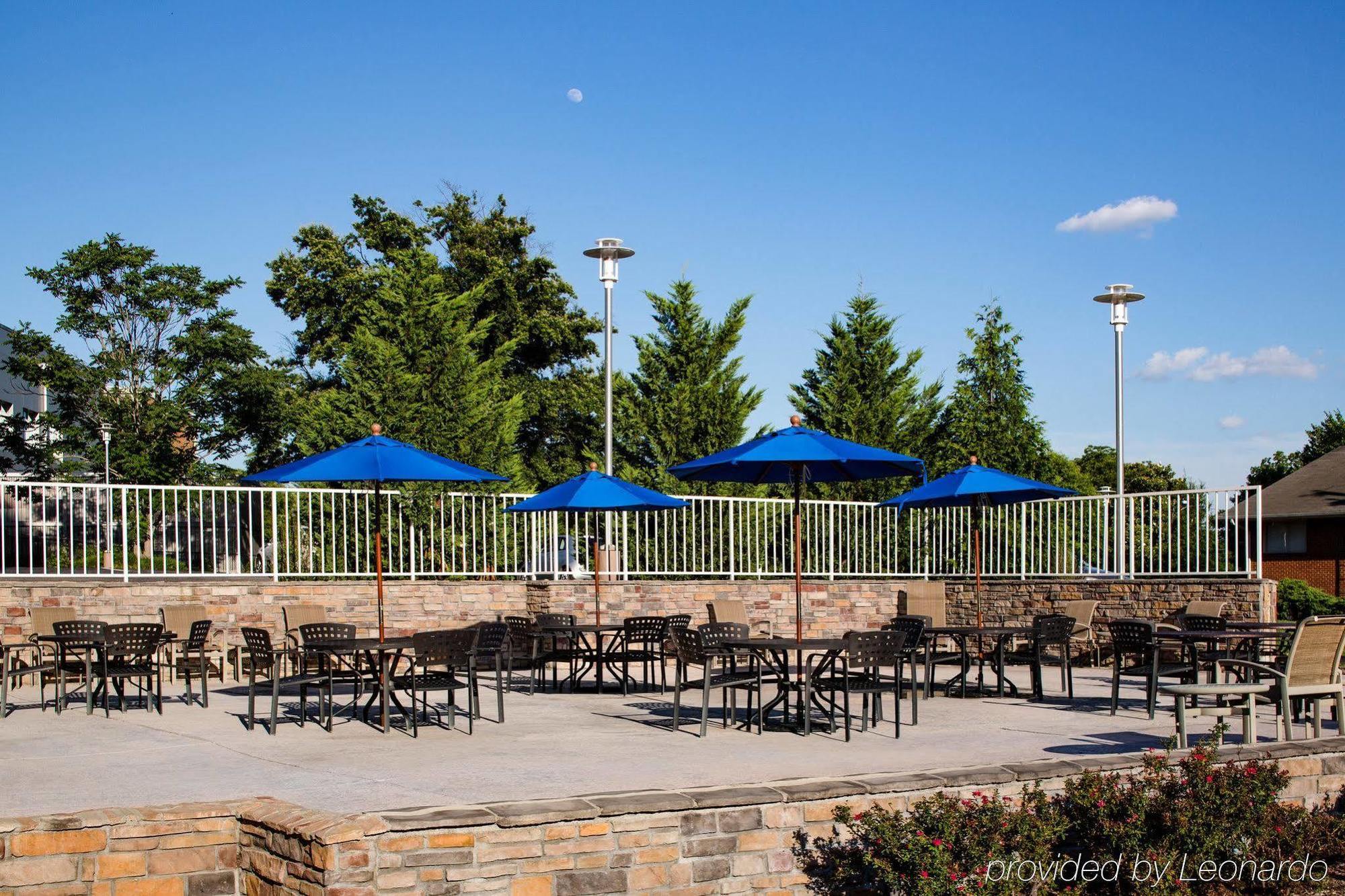 Doubletree By Hilton Hotel Raleigh - Brownstone - University Екстериор снимка