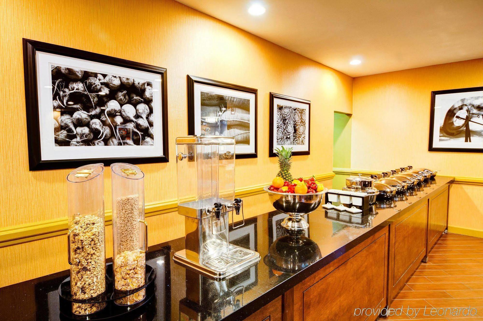 Doubletree By Hilton Hotel Raleigh - Brownstone - University Екстериор снимка