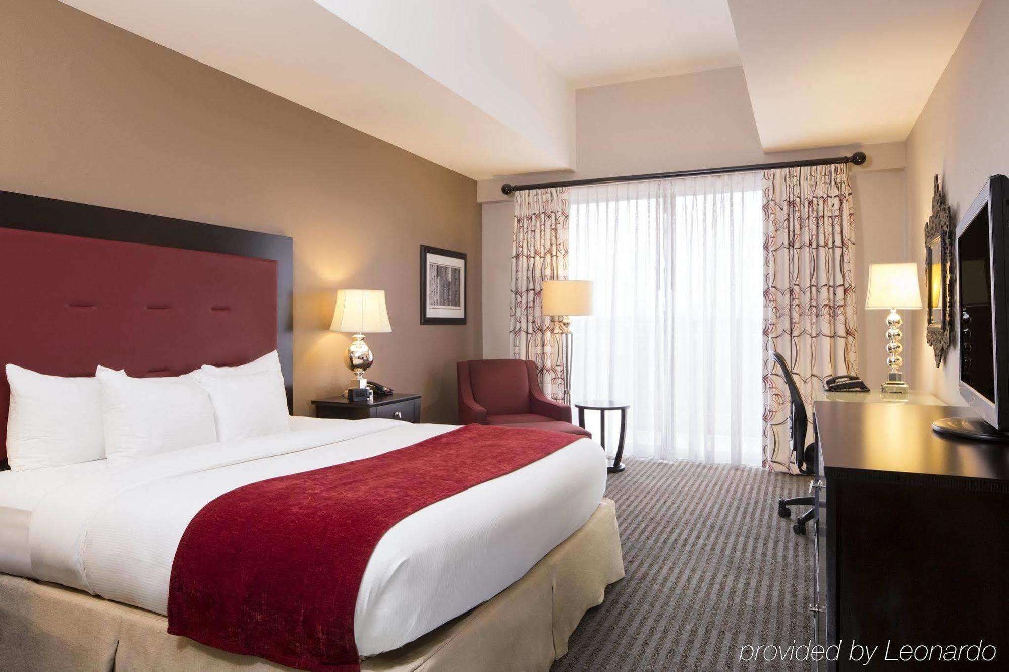 Doubletree By Hilton Hotel Raleigh - Brownstone - University Екстериор снимка