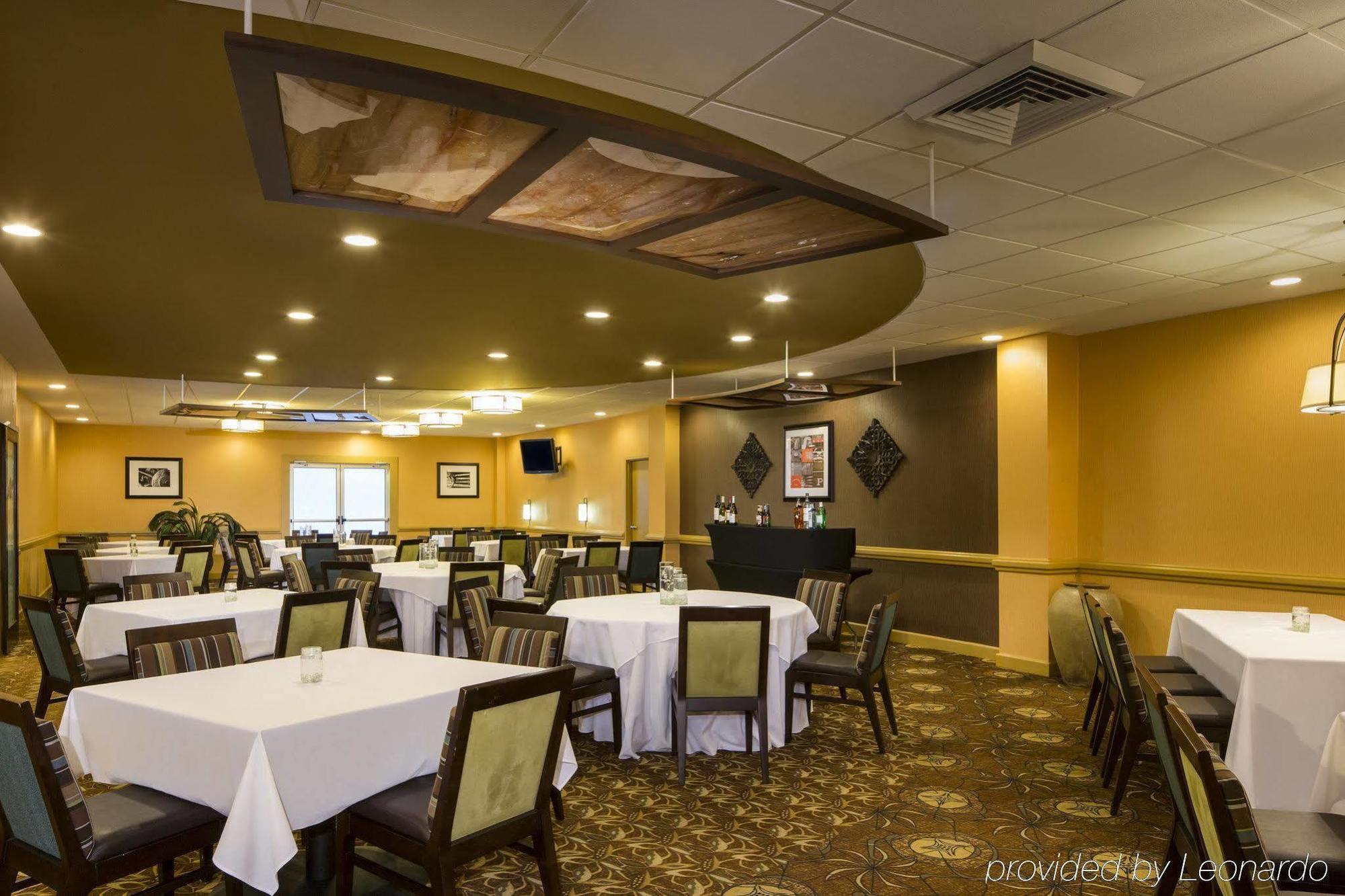 Doubletree By Hilton Hotel Raleigh - Brownstone - University Екстериор снимка