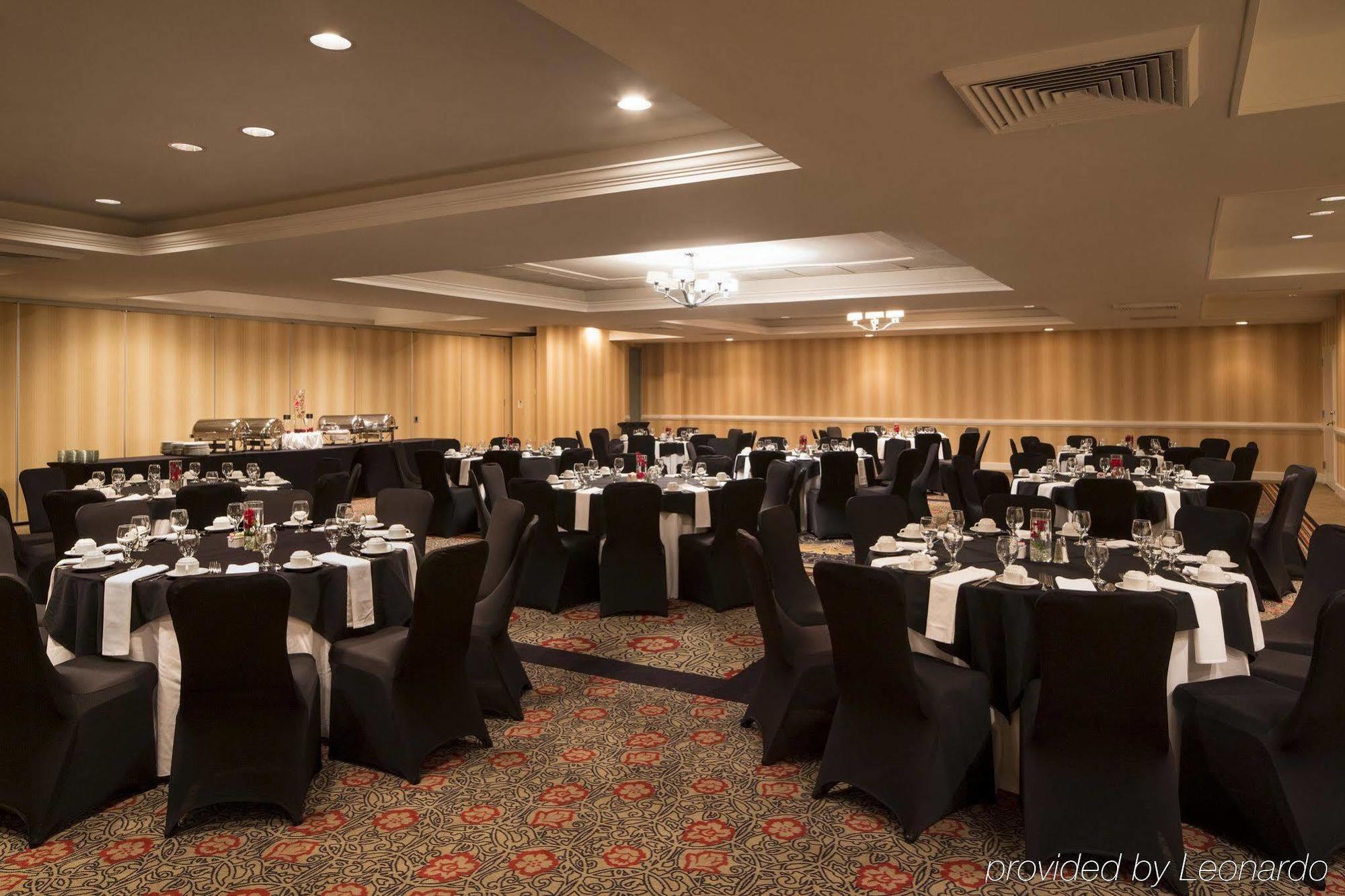 Doubletree By Hilton Hotel Raleigh - Brownstone - University Екстериор снимка