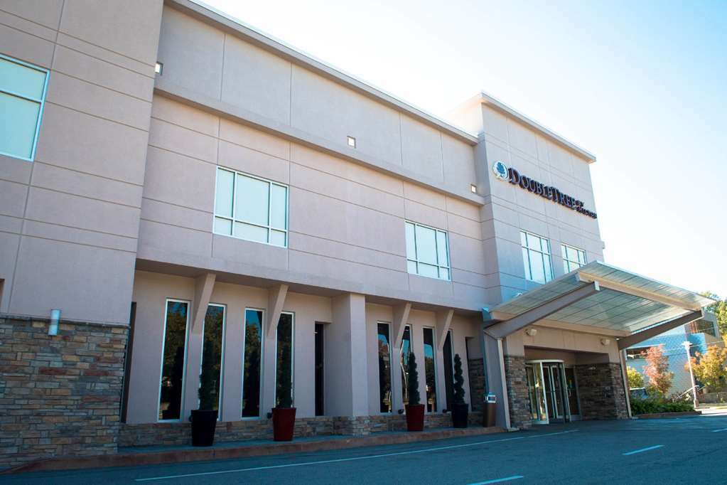 Doubletree By Hilton Hotel Raleigh - Brownstone - University Екстериор снимка