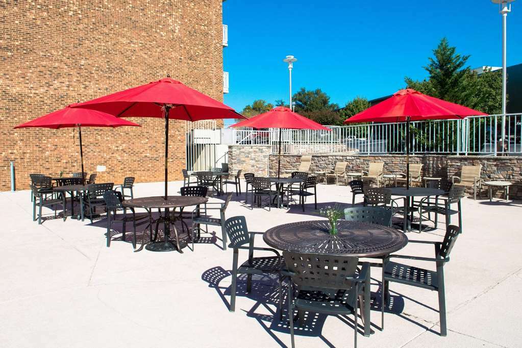 Doubletree By Hilton Hotel Raleigh - Brownstone - University Екстериор снимка