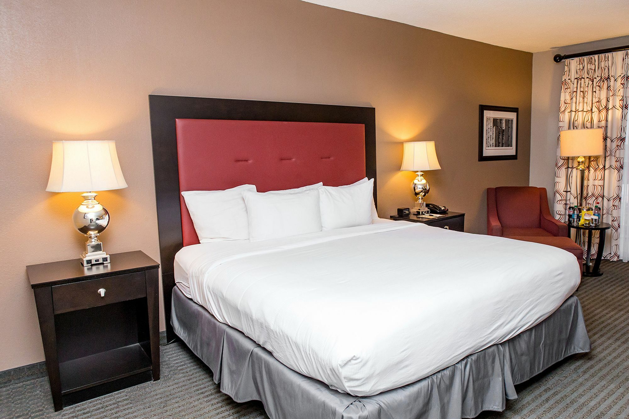 Doubletree By Hilton Hotel Raleigh - Brownstone - University Екстериор снимка