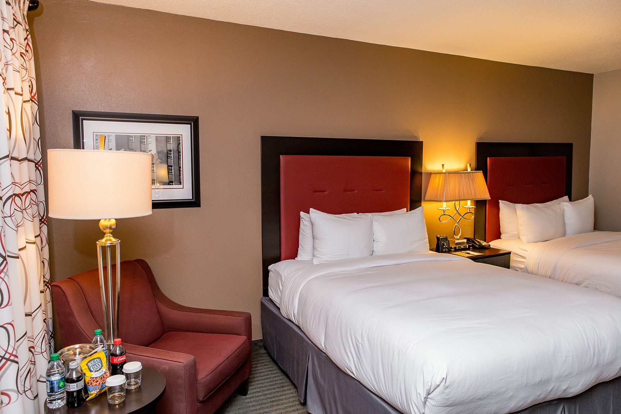Doubletree By Hilton Hotel Raleigh - Brownstone - University Екстериор снимка