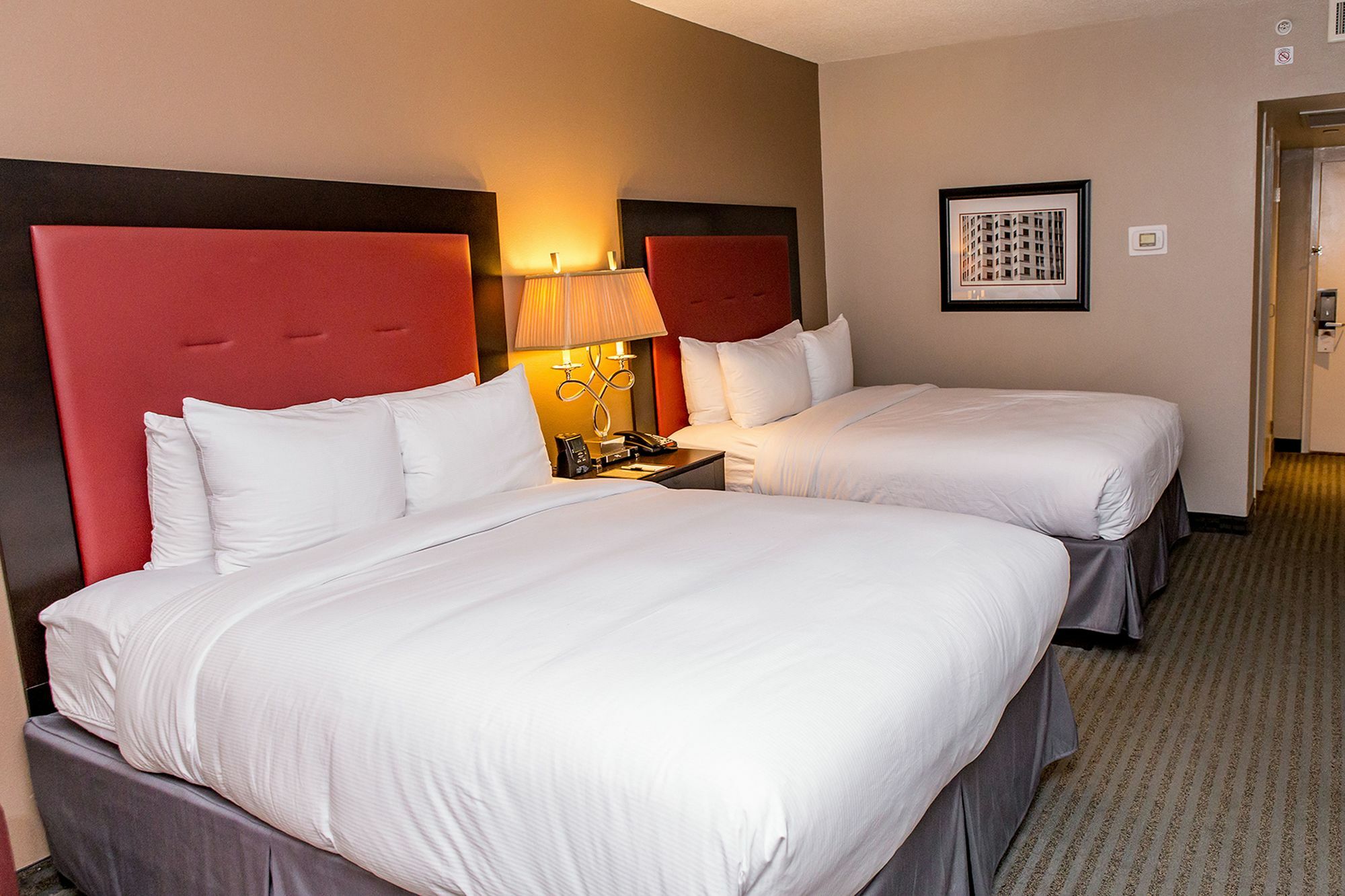 Doubletree By Hilton Hotel Raleigh - Brownstone - University Екстериор снимка