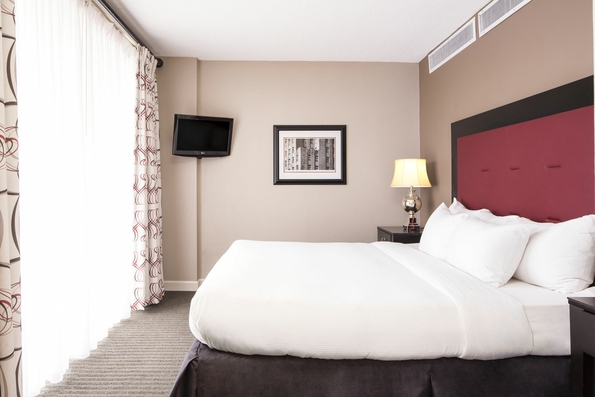 Doubletree By Hilton Hotel Raleigh - Brownstone - University Екстериор снимка