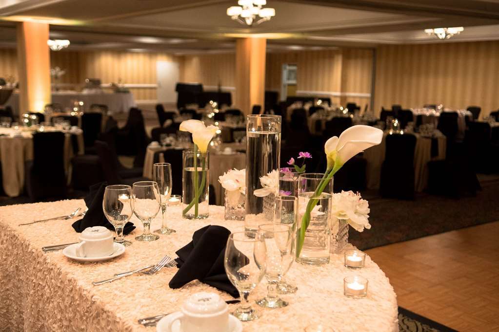 Doubletree By Hilton Hotel Raleigh - Brownstone - University Съоръжения снимка